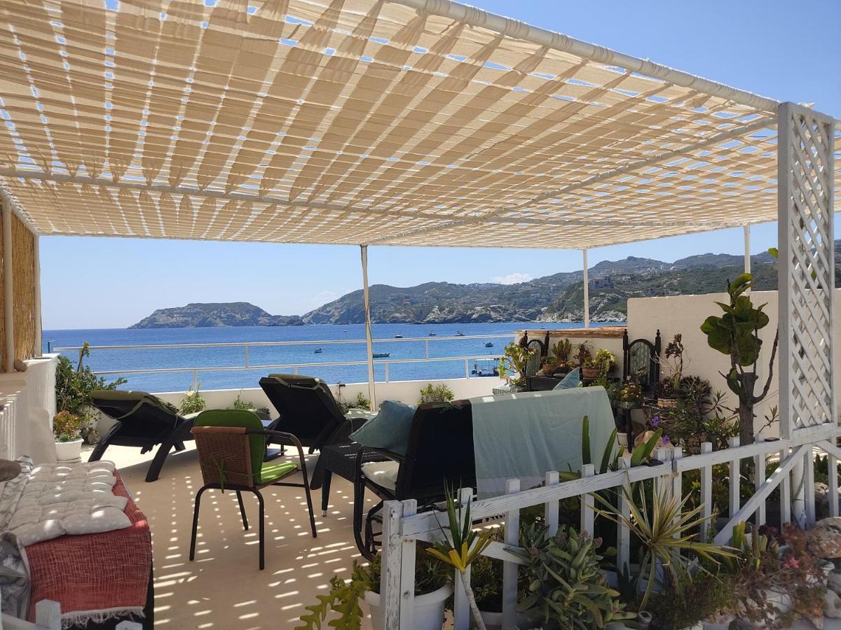 Komissa΄s Beach House Agia Pelagia  Exterior foto