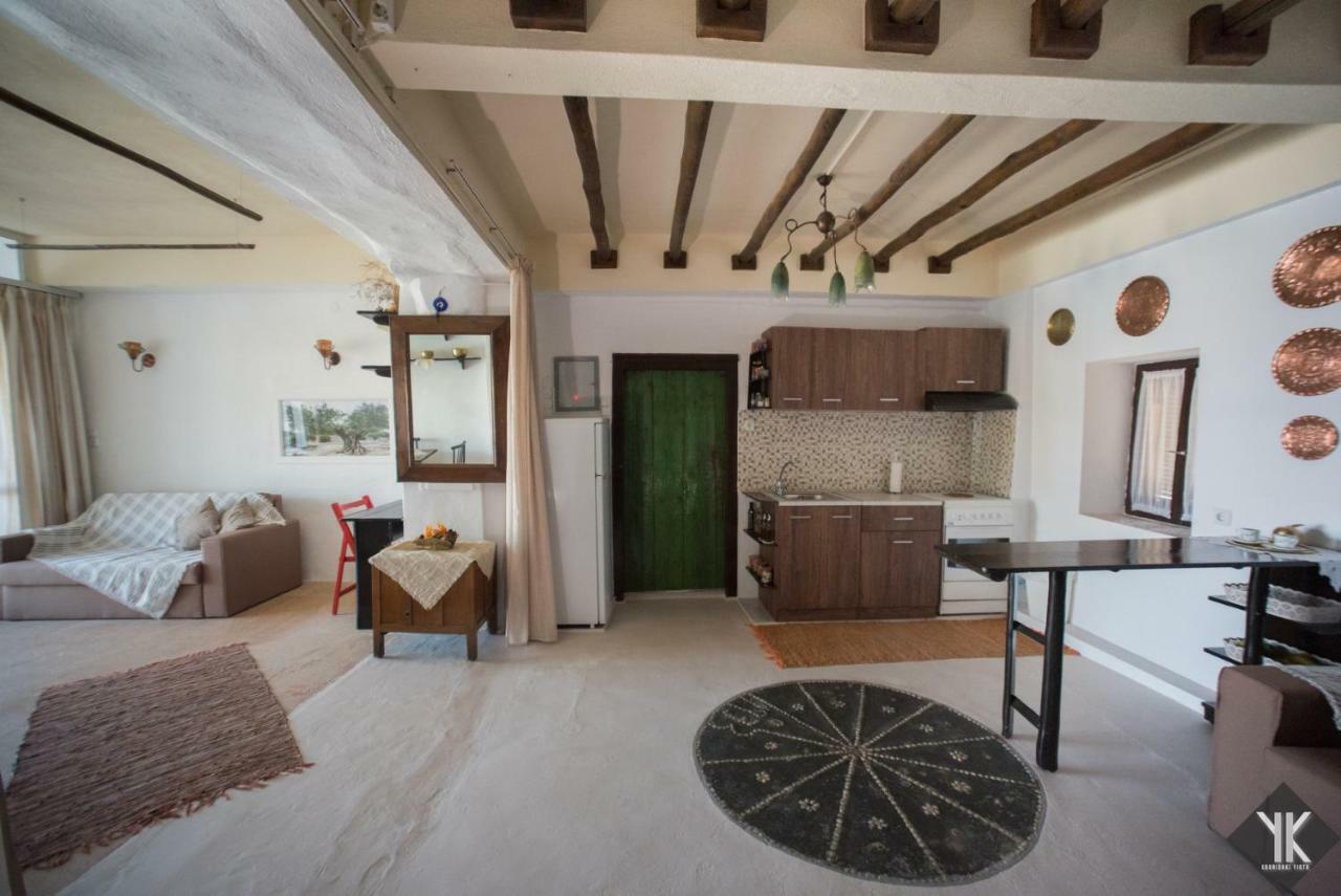 Komissa΄s Beach House Agia Pelagia  Exterior foto