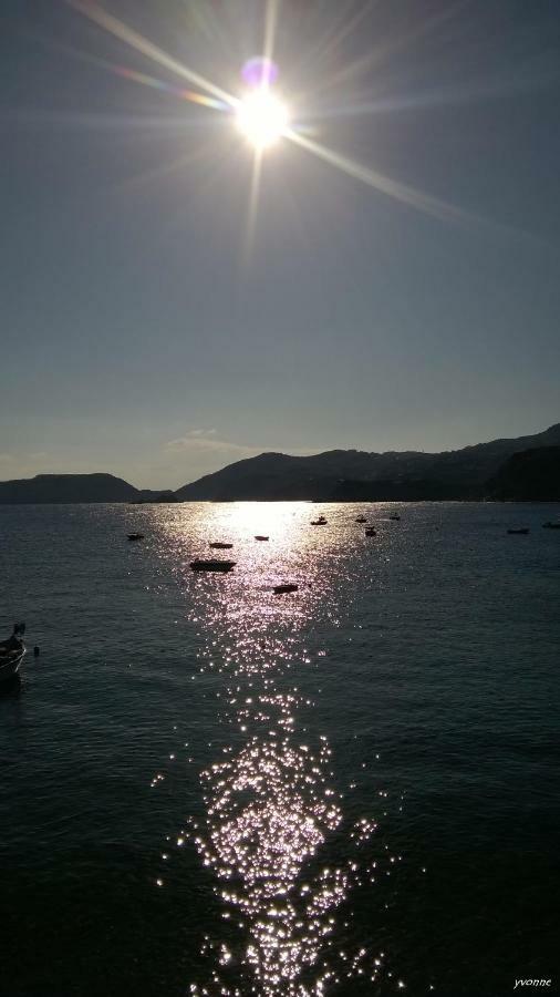 Komissa΄s Beach House Agia Pelagia  Exterior foto