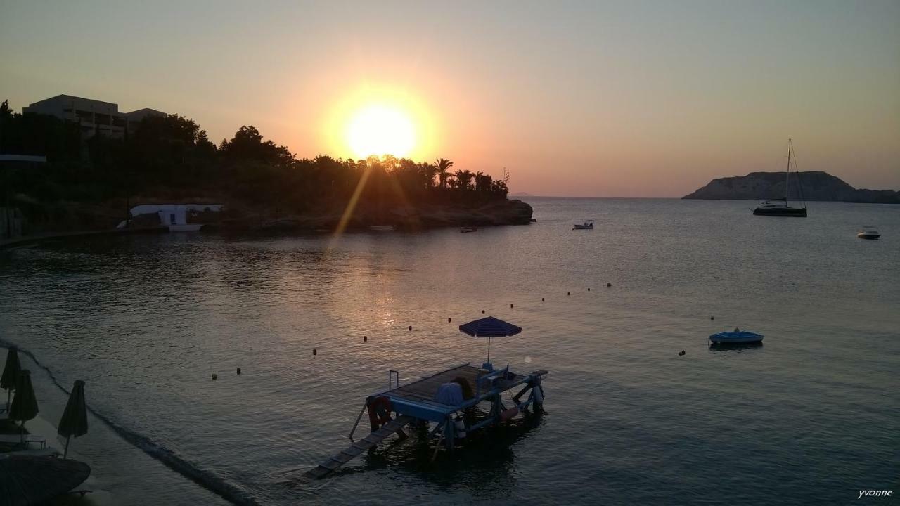 Komissa΄s Beach House Agia Pelagia  Exterior foto