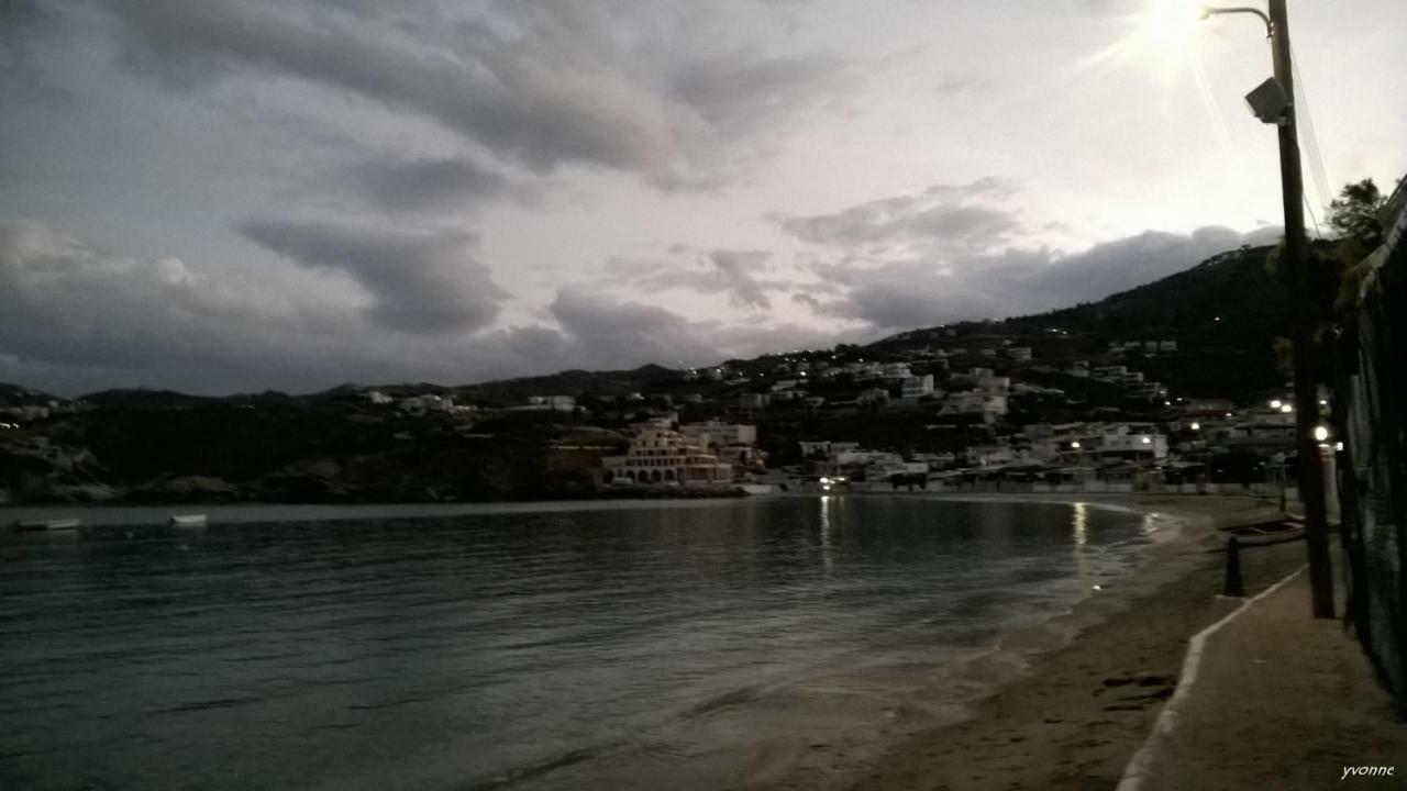 Komissa΄s Beach House Agia Pelagia  Exterior foto