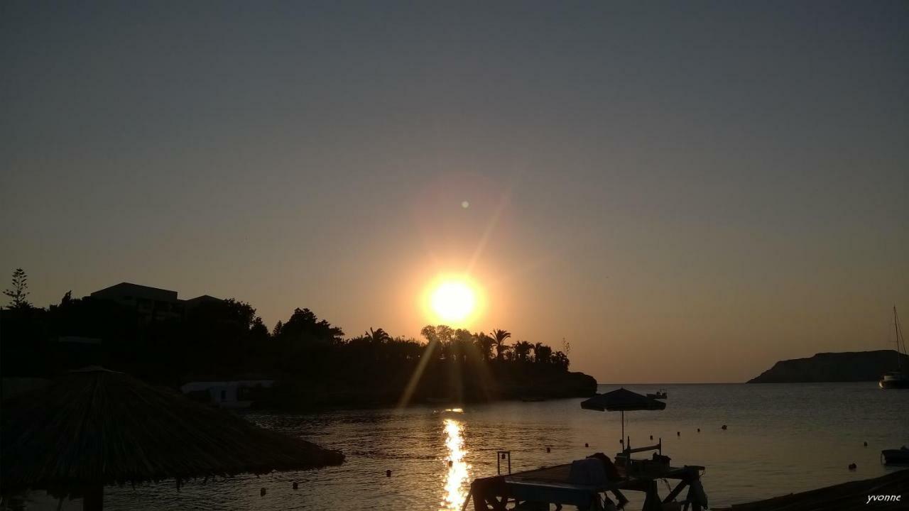 Komissa΄s Beach House Agia Pelagia  Exterior foto