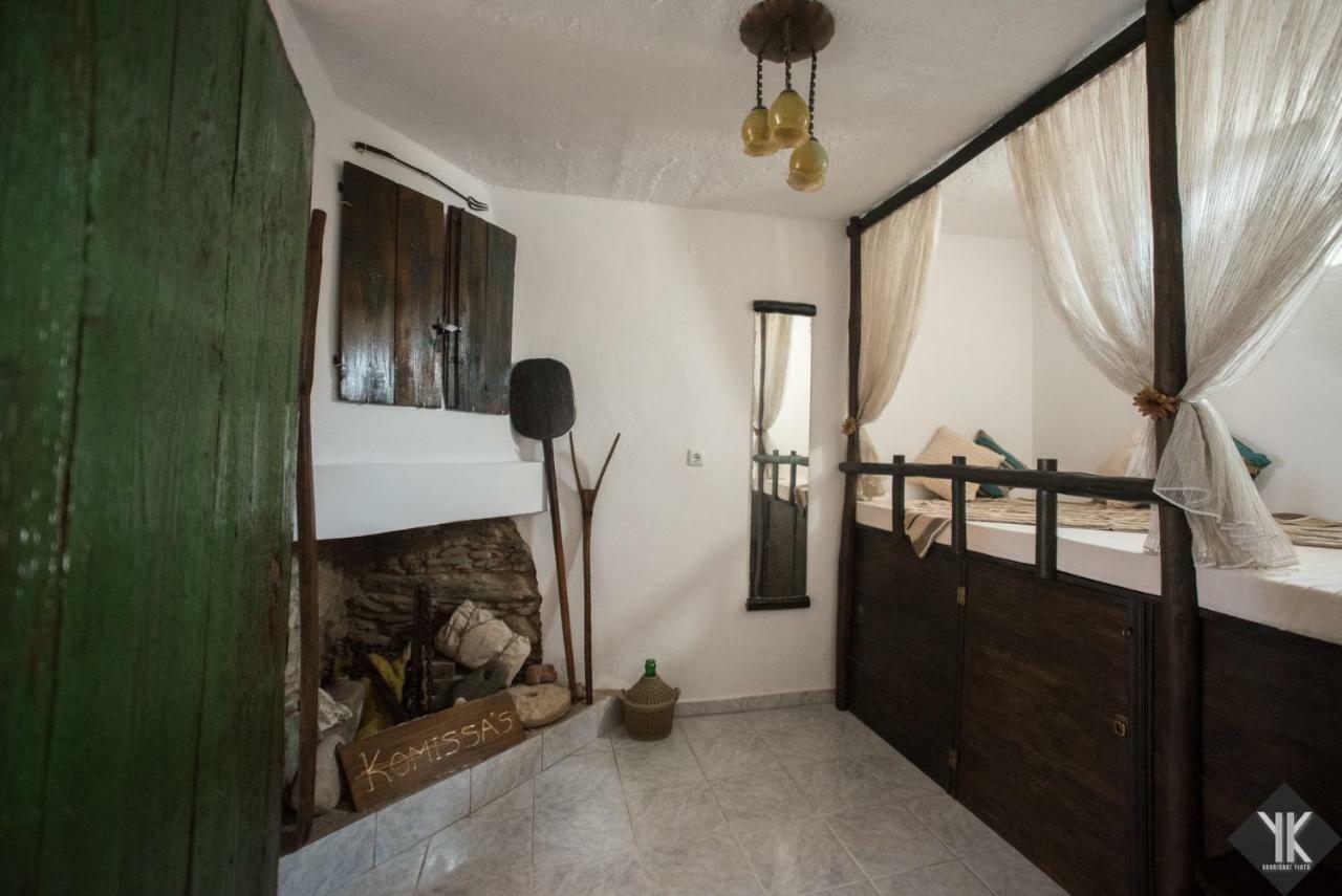 Komissa΄s Beach House Agia Pelagia  Exterior foto