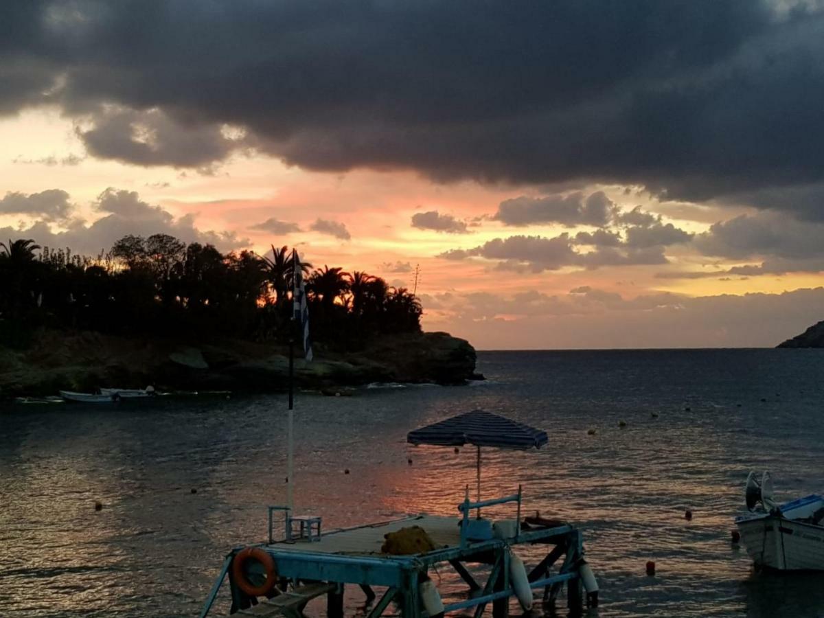 Komissa΄s Beach House Agia Pelagia  Exterior foto